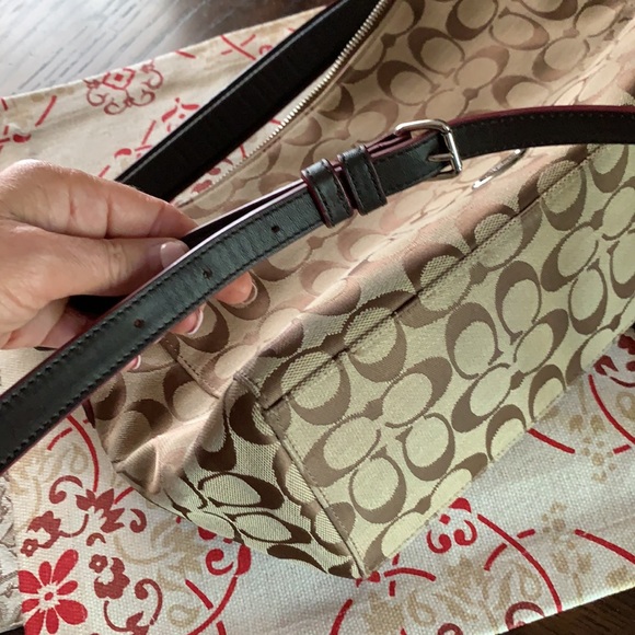 Like new Coach Bag satchel or crossbody - Picture 6 of 8